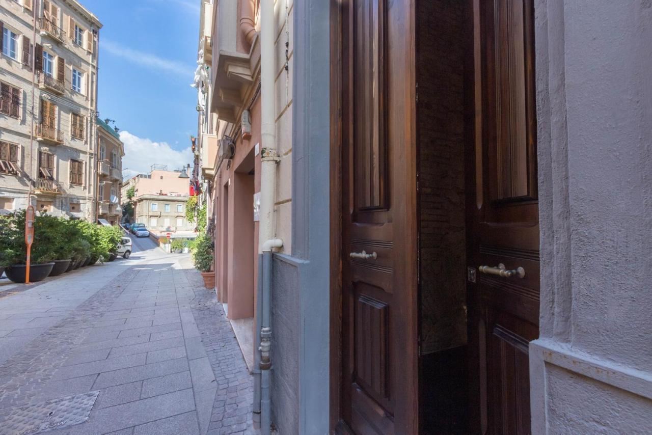 La Suite Di Via Sulis Каляри Екстериор снимка